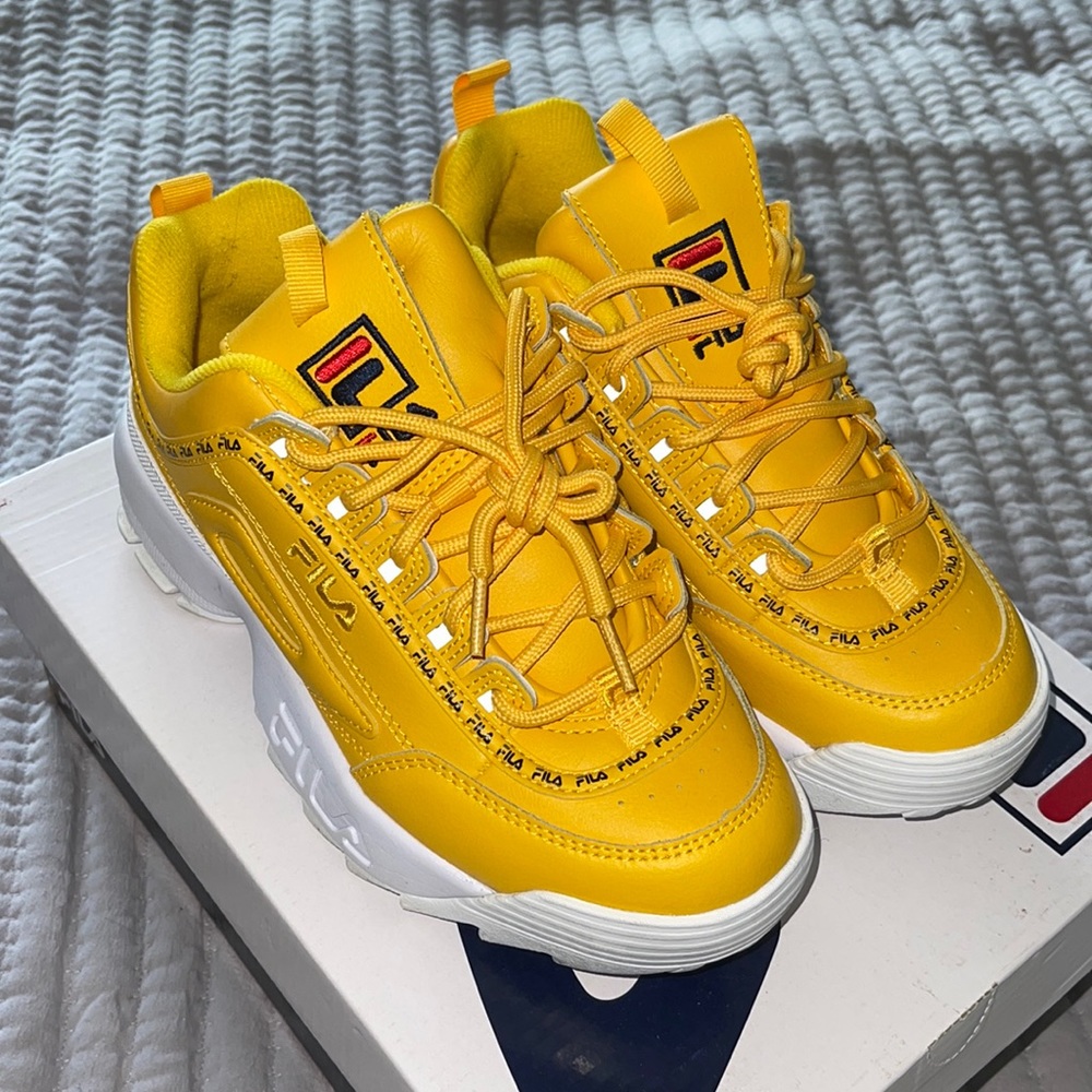 Fila size 6 yellow disruptor ll premium repeat